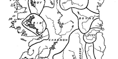 Blangkong mapa ng ireland sa mga ilog at bundok